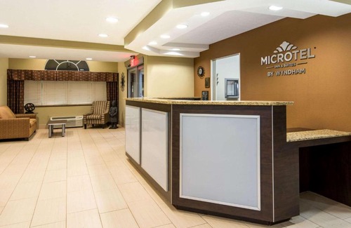 North Canton Hotel | Discover Microtel Inn and Suites North Canton with Hot Tub