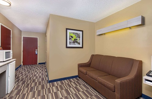 Dry Ridge Hotel | Modern Comfort at Microtel Inn by Wyndham Dry Ridge