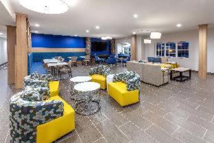 Wellborn Hotel | Comfortable Microtel Inn & Suites with Pool and Breakfast