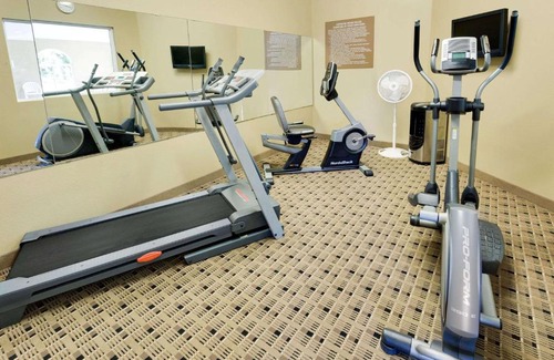 Southside Hotel | Comfortable Microtel Inn & Suites with Free Breakfast