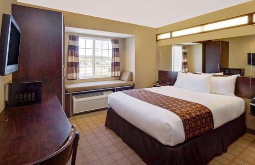 Southside Hotel | Comfortable Microtel Inn & Suites with Free Breakfast