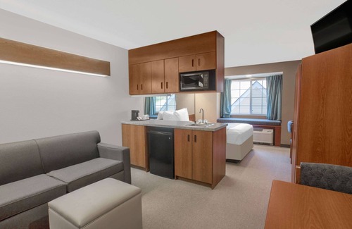 New Castle Hotel | Inviting Microtel Inn & Suites in Gardendale with Pool
