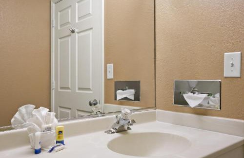 Mineralwells Hotel | Budget-Friendly Microtel Inn & Suites in Mineral Wells