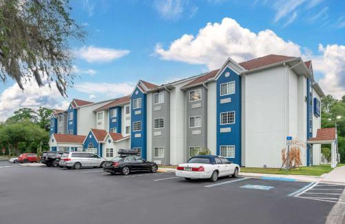 Brooksville Hotel | Discover Microtel Inn & Suites: Oceanfront Oasis Awaits