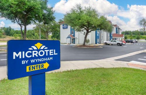 Brooksville Hotel | Discover Microtel Inn & Suites: Oceanfront Oasis Awaits