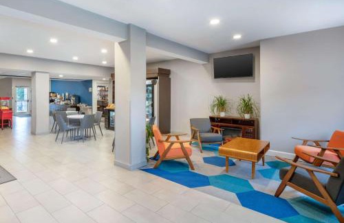 Brooksville Hotel | Discover Microtel Inn & Suites: Oceanfront Oasis Awaits