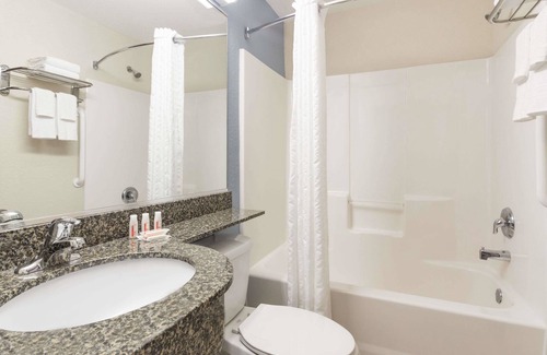 Spring Hill Hotel | Top-Rated Microtel Inn & Suites Near Weeki Wachee Attractions