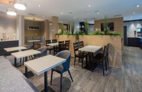 North Oyster Hotel | Pet-Friendly Microtel Inn & Suites with Pool in Oyster Bay