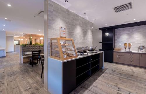 North Oyster Hotel | Pet-Friendly Microtel Inn & Suites with Pool in Oyster Bay