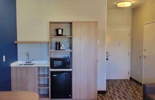 Fountain Hotel | Comfortable Stay at Microtel Inn & Suites by Wyndham