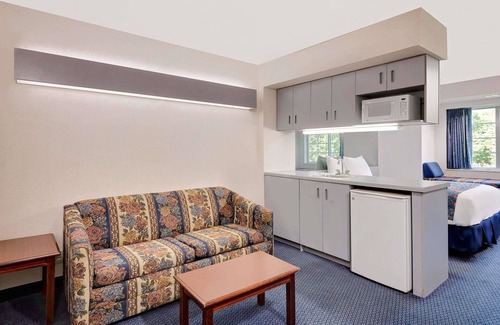 Maugansville Hotel | Comfortable Microtel Inn & Suites with Breakfast Included