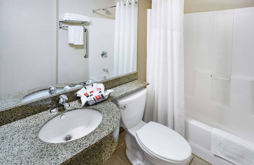 Johnstown Hotel | Modern Microtel Inn & Suites with Great Amenities Await!