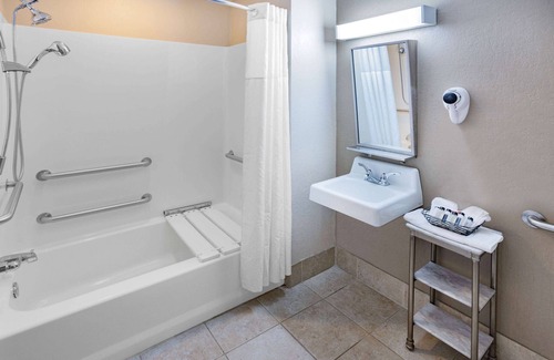 Johnstown Hotel | Modern Microtel Inn & Suites with Great Amenities Await!
