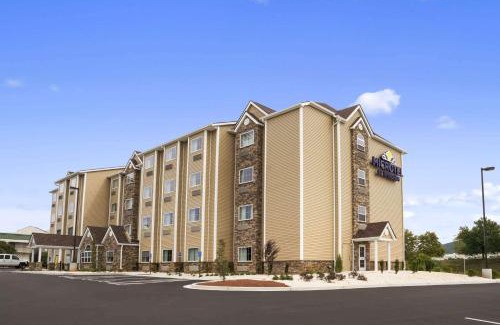 Lynchburg Hotel | Pet-Friendly Microtel Inn & Suites: Comfort for Everyone