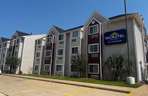 Nassau Bay Hotel | Convenient Microtel Inn & Suites Near NASA and Clearlake