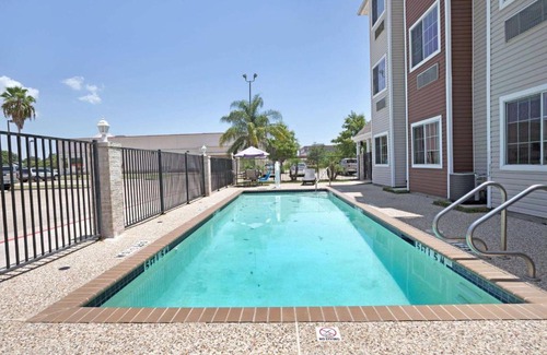 Nassau Bay Hotel | Convenient Microtel Inn & Suites Near NASA and Clearlake