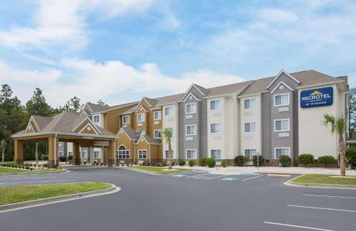 Walterboro Hotel | Pet-Friendly Microtel Inn & Suites with Pool in Walterboro