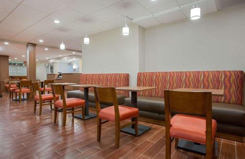 Walterboro Hotel | Pet-Friendly Microtel Inn & Suites with Pool in Walterboro