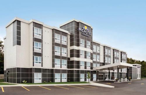 Val-d'Or Hotel | Discover Microtel Inn & Suites Val-d'Or - Pet Friendly Comfort