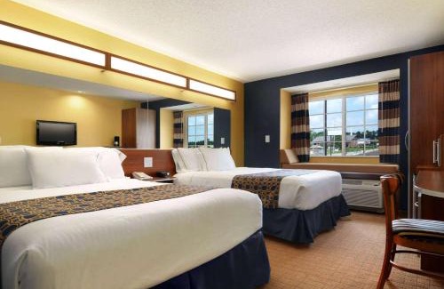 Columbus Hotel | Modern Microtel Inn & Suites Near Fort Moore with Ocean View