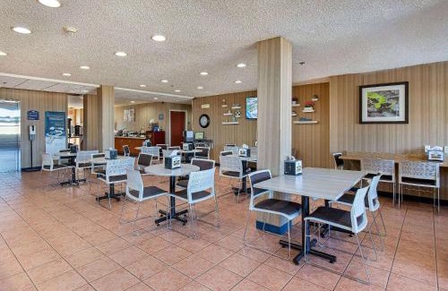 Dry Ridge Hotel | Comfortable Getaway at Microtel Inn & Suites Dry Ridge