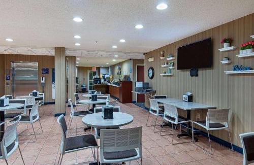 Dry Ridge Hotel | Comfortable Getaway at Microtel Inn & Suites Dry Ridge
