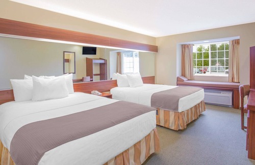 Sutton Hotel | Comfortable Stay at Microtel Inn & Suites Gassaway/Sutton