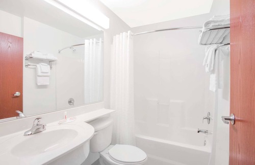 Sutton Hotel | Comfortable Stay at Microtel Inn & Suites Gassaway/Sutton