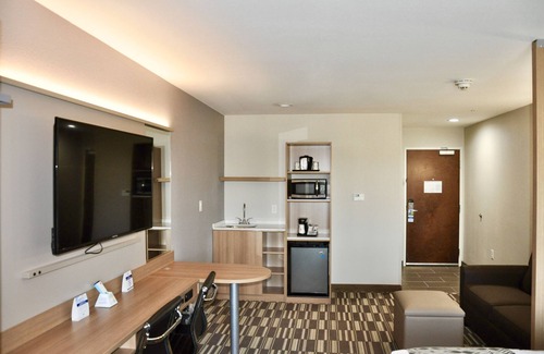 Lubbock Hotel | Relax at Microtel Inn & Suites in Lubbock with Pool