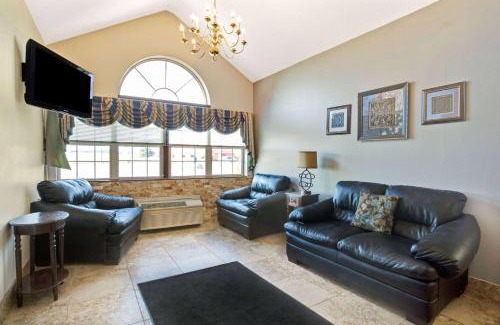 Roseville Hotel | Convenient Stay at Microtel Inn & Suites Detroit Roseville