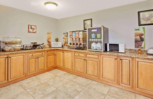 Roseville Hotel | Convenient Stay at Microtel Inn & Suites Detroit Roseville