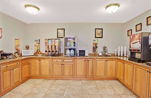 Roseville Hotel | Convenient Microtel Inn & Suites in Roseville, Detroit Area