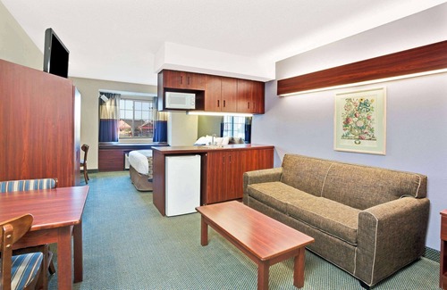 Roseville Hotel | Convenient Microtel Inn & Suites in Roseville, Detroit Area