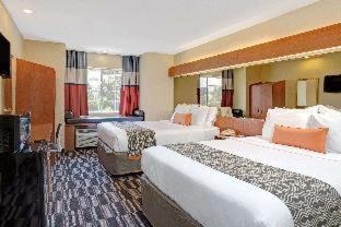 Bushnell Hotel | Pet-Friendly Getaway at Microtel Inn & Suites Bushnell