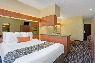 Bushnell Hotel | Pet-Friendly Getaway at Microtel Inn & Suites Bushnell