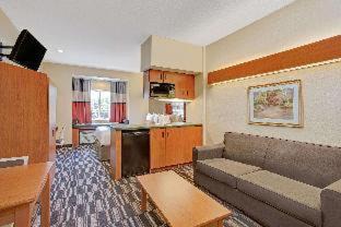 Bushnell Hotel | Pet-Friendly Getaway at Microtel Inn & Suites Bushnell