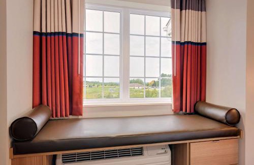 Clarion Hotel | Comfortable Stay at Microtel Inn & Suites by Wyndham Clarion