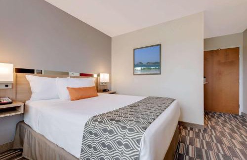 Clarion Hotel | Comfortable Stay at Microtel Inn & Suites by Wyndham Clarion