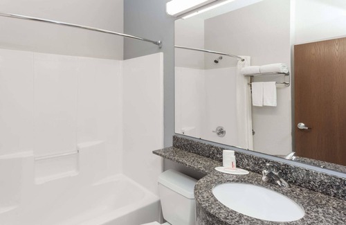 Elkhart Hotel | Comfortable Microtel Inn & Suites Elkhart with Breakfast & More
