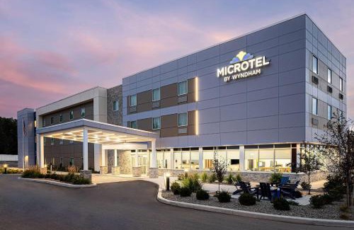 Macedon Hotel | Comfortable Microtel Inn & Suites with Hot Tub & Breakfast
