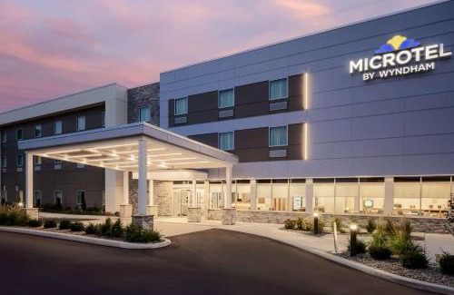 Macedon Hotel | Comfortable Microtel Inn & Suites with Hot Tub & Breakfast