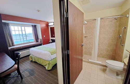 Toluca Hotel | Comfortable Stay at Microtel Inn & Suites Toluca