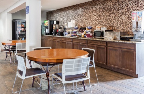 Ardmore Hotel | Convenient Microtel Inn & Suites: Breakfast and Family-Friendly