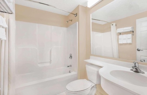 Hamburg Hotel | Comfortable Microtel Inn & Suites in Hamburg with Breakfast