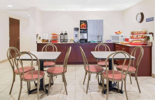 Hamburg Hotel | Convenient Microtel Inn & Suites in Hamburg with Breakfast
