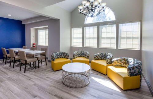 Sunbury Hotel | Convenient Microtel Inn & Suites: Pool, Breakfast & More