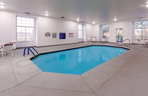 Sunbury Hotel | Convenient Microtel Inn & Suites: Pool, Breakfast & More