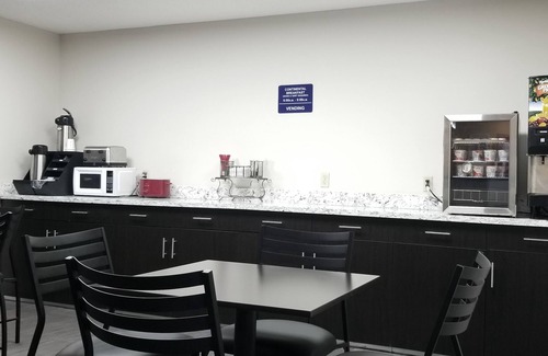 Riverside Hotel | Convenient Microtel Inn & Suites: Family-Friendly Stay
