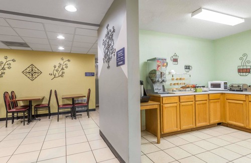 Riverside Hotel | Convenient Microtel Inn & Suites: Family-Friendly Stay