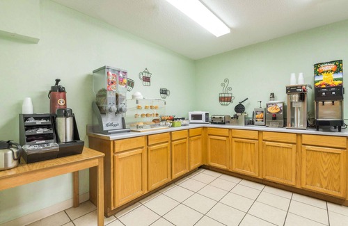 Riverside Hotel | Convenient Microtel Inn & Suites: Family-Friendly Stay